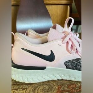 Nike Odyssey Womens